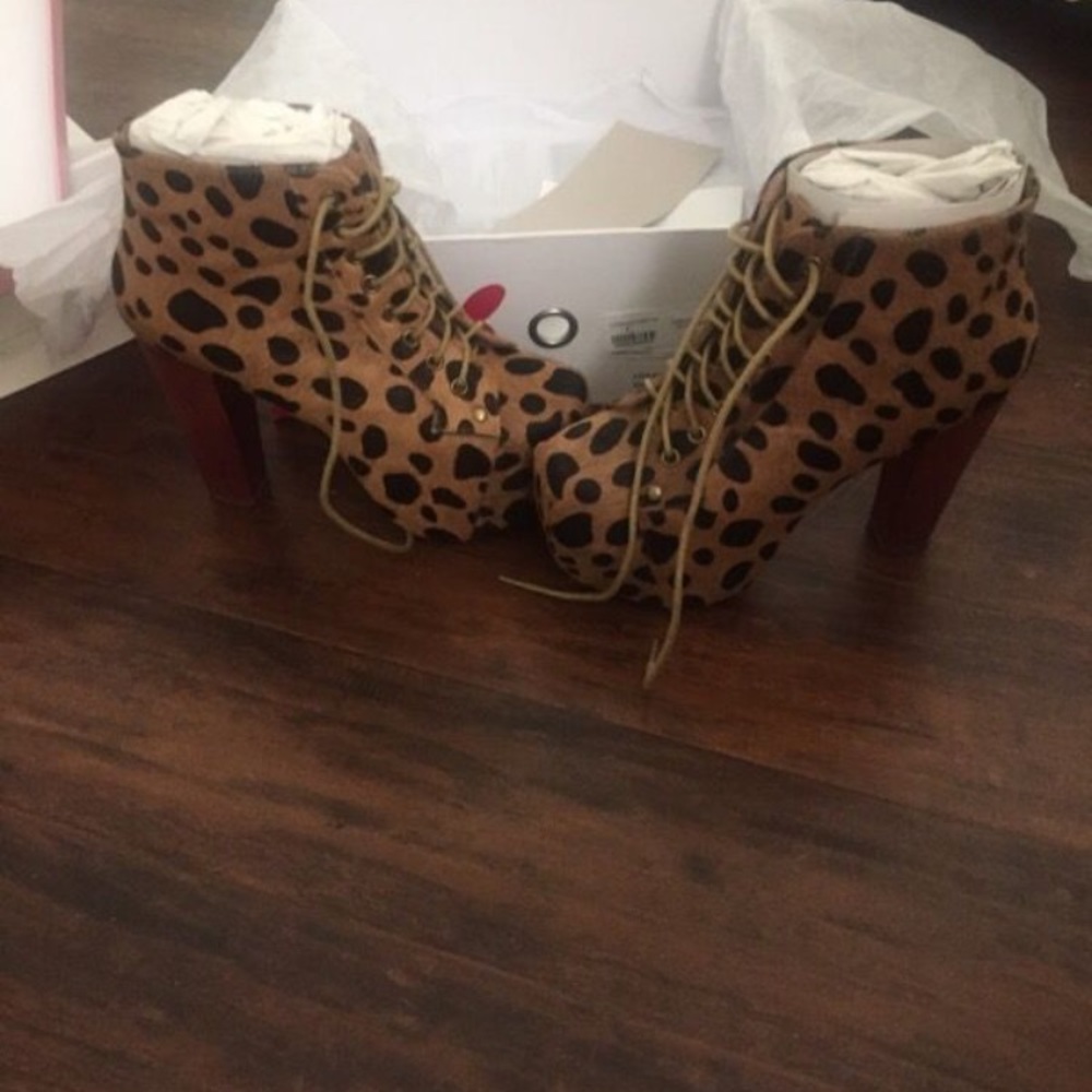 Heels - Picture 2 of 4